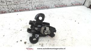Used Tailgate lock mechanism Dacia Logan MCV (KS) 1.6 16V Price on request offered by Autodemontage M.J. Rutte B.V.