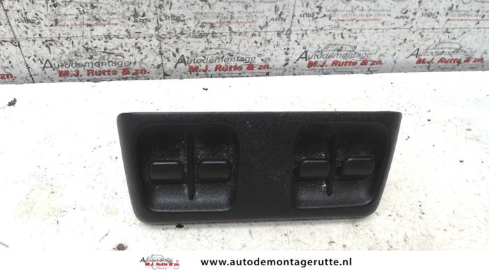 Usados Interruptor combinado de ventanillas Rover 25 1.8 16V Steptronic Precio de solicitud ofrecido por Autodemontage M.J. Rutte B.V.