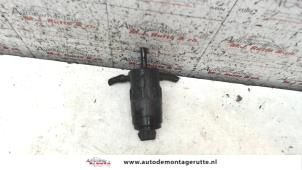 Usados Bomba de limpiaparabrisas delante Fiat 500 (312) 1.2 69 Precio de solicitud ofrecido por Autodemontage M.J. Rutte B.V.