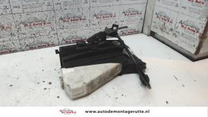Used Front door lock mechanism 4-door, right Seat Alhambra (7V8/9) 1.9 TDi 115 Price on request offered by Autodemontage M.J. Rutte B.V.