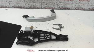 Used Door handle 4-door, front left Opel Astra H (L48) 1.8 16V Price on request offered by Autodemontage M.J. Rutte B.V.