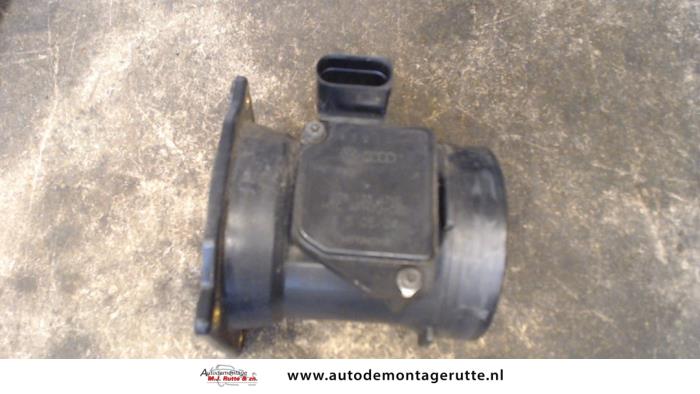 Begagnade Luftflödesmätare Audi A6 Avant (C5) 2.4 V6 30V Pris på förfrågan erbjuds av Autodemontage M.J. Rutte B.V.