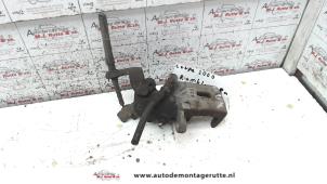 Used Rear brake calliper, right Hyundai Coupe 2.0i 16V Price on request offered by Autodemontage M.J. Rutte B.V.