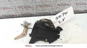 Used Door lock mechanism 4-door, front left Mitsubishi Grandis (NA) 2.4 16V MIVEC Price on request offered by Autodemontage M.J. Rutte B.V.