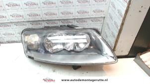 Used Headlight, right Audi A6 Avant (C6) 2.0 TDI 16V Price on request offered by Autodemontage M.J. Rutte B.V.