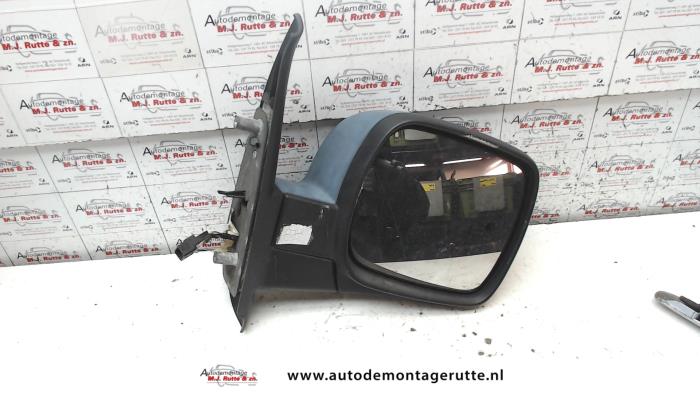 Wing mirror, right from a Renault Kangoo Express (FW) 1.5 dCi 105 FAP 2008