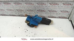 Used Front door lock mechanism 4-door, right Saab 9-3 I (YS3D) 2.0,S 16V Price on request offered by Autodemontage M.J. Rutte B.V.
