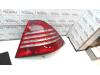 Taillight, right from a Mercedes S (W220), 1998 / 2005 5.0 S-500 V8 24V, Saloon, 4-dr, Petrol, 4.966cc, 225kW (306pk), RWD, M113960, 1998-10 / 2005-08, 220.075; 220.175; 220.875 1998