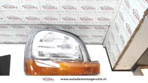 Używane Reflektor prawy Renault Kangoo Express (FC) 1.9 D 65 Cena na żądanie oferowane przez Autodemontage M.J. Rutte B.V.