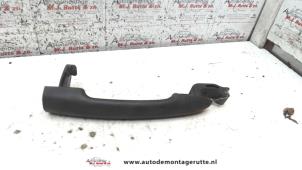 Used Door handle 4-door, front left Renault Clio III (BR/CR) 1.2 16V 75 Price on request offered by Autodemontage M.J. Rutte B.V.