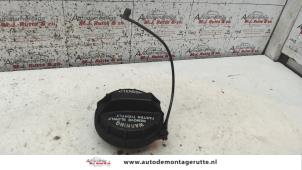 Used Fuel cap Kia Rio II (DE) 1.4 16V Price on request offered by Autodemontage M.J. Rutte B.V.