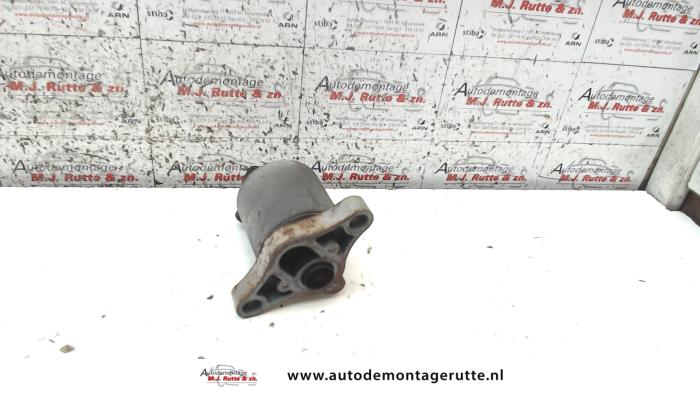 EGR valve from a Opel Astra G (F07) 1.8 16V 2000