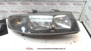 Used Headlight, right Seat Leon (1M1) 1.6 16V Price on request offered by Autodemontage M.J. Rutte B.V.