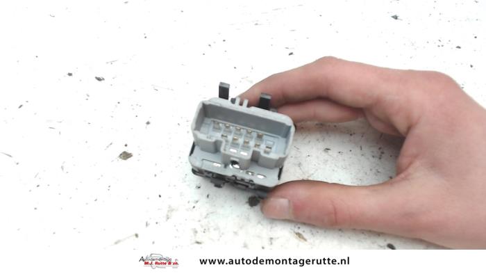 Multi-functional window switch from a Renault Modus/Grand Modus (JP) 1.2 16V 2005