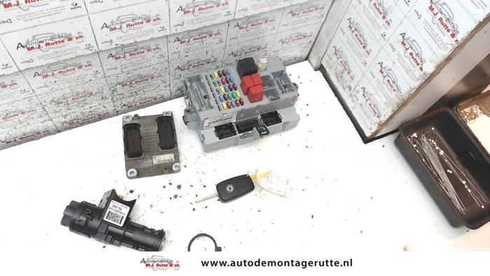 Used Ignition lock + computer Lancia Ypsilon (843) 1.4 16V Price on request offered by Autodemontage M.J. Rutte B.V.