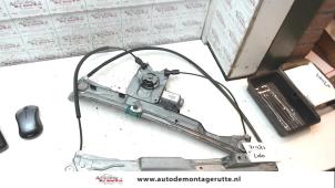 Used Window mechanism 2-door, front left Renault Clio III (BR/CR) 1.2 16V 75 Price on request offered by Autodemontage M.J. Rutte B.V.
