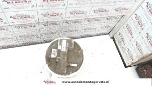 Used Electric fuel pump Renault Clio III (BR/CR) 1.2 16V 75 Price on request offered by Autodemontage M.J. Rutte B.V.