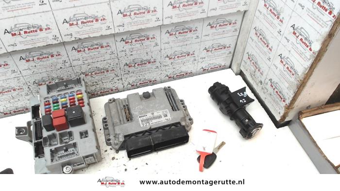 Used Ignition lock + computer Fiat Doblo Cargo (223) 1.9 JTD Price on request offered by Autodemontage M.J. Rutte B.V.