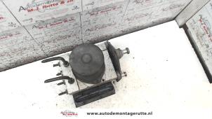 Usados Bomba ABS Mercedes Vito (639.6) 2.2 115 CDI 16V Precio de solicitud ofrecido por Autodemontage M.J. Rutte B.V.