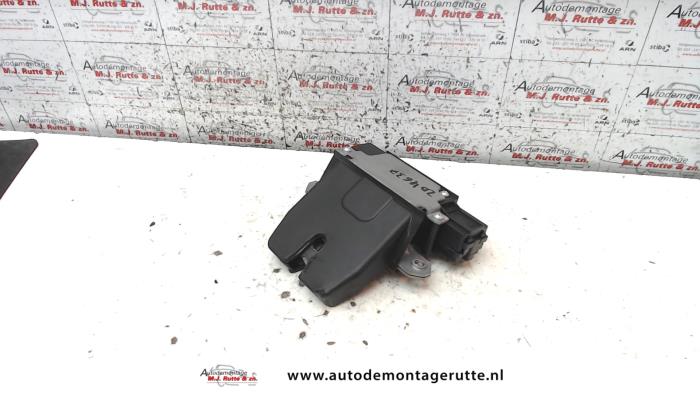 Tailgate lock mechanism from a Ford S-Max (GBW) 1.8 TDCi 16V 2007