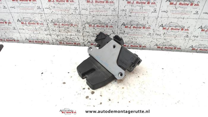 Tailgate lock mechanism from a Ford S-Max (GBW) 1.8 TDCi 16V 2007
