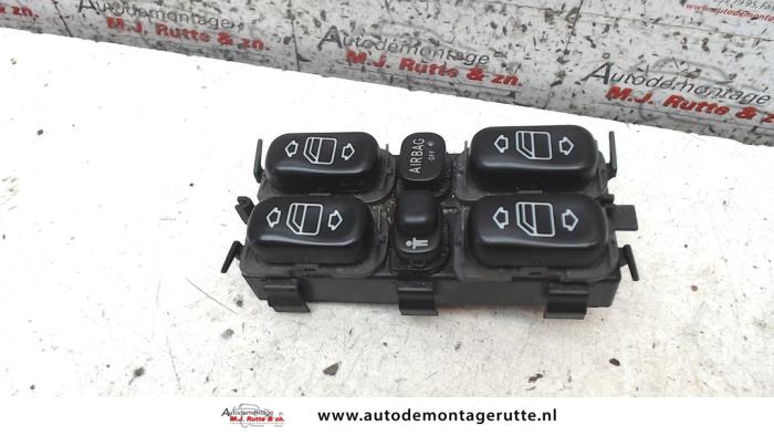 Usados Interruptor combinado de ventanillas Mercedes A (W168) 1.6 A-160 Precio de solicitud ofrecido por Autodemontage M.J. Rutte B.V.