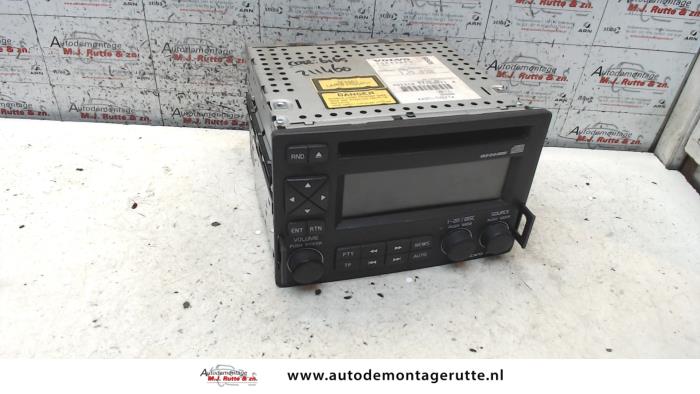 Radio z Volvo S60 I (RS/HV) 2.4 20V 140 2002
