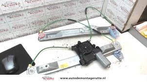 Usagé Mécanique vitre 2portes avant gauche Opel Corsa D 1.0 Prix sur demande proposé par Autodemontage M.J. Rutte B.V.