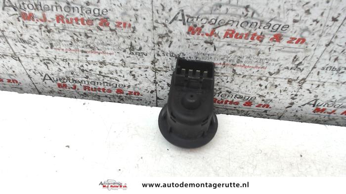 Mirror switch from a Renault Trafic New (FL) 2.0 dCi 16V 115 2007
