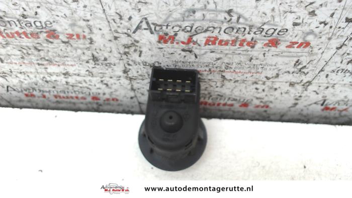 Mirror switch from a Renault Trafic New (FL) 2.0 dCi 16V 115 2007