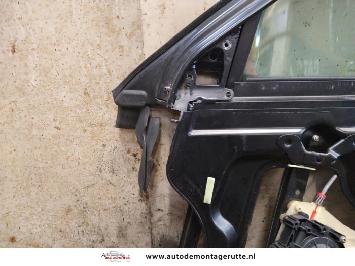 Mécanique vitre 4portes avant droite d'un Audi A3 (8L1) 1.6 2000