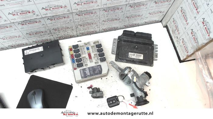 Used Ignition lock + computer Nissan Micra (K12) 1.0 16V Price € 150,00 Margin scheme offered by Autodemontage M.J. Rutte B.V.