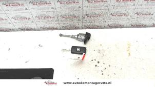 Used Door lock cylinder, left Peugeot 407 SW (6E) 1.8 16V Price on request offered by Autodemontage M.J. Rutte B.V.
