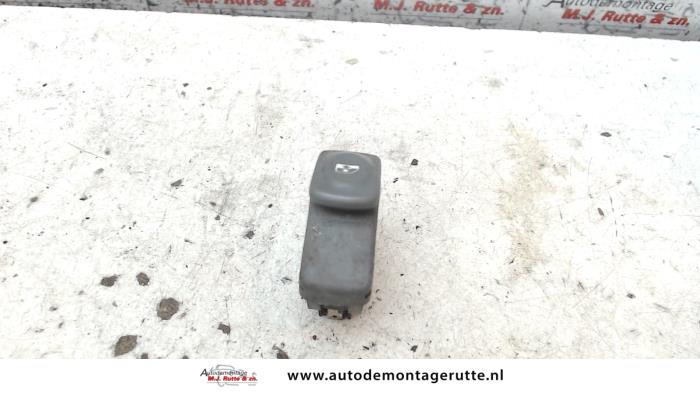 Electric window switch from a Renault Twingo (C06) 1.2 2005