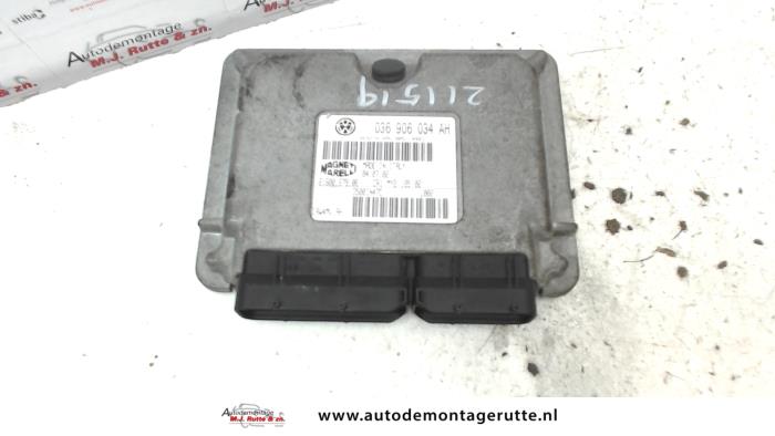 Calculateur moteur d'un Seat Ibiza III (6L1) 1.4 16V 75 2002