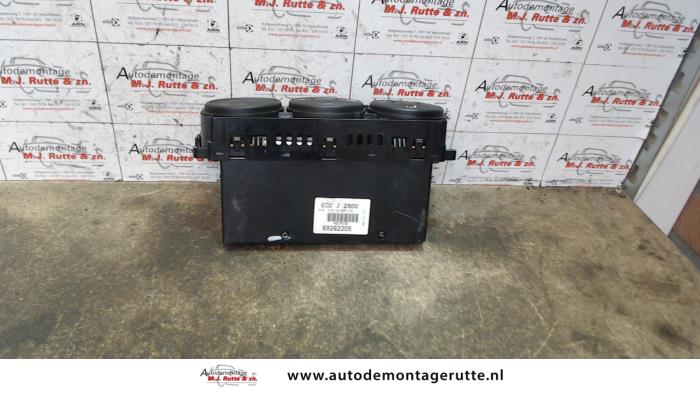 Heater control panel from a Opel Vectra B (36) 1.8 16V Ecotec 2000