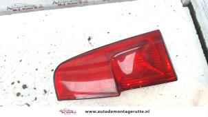 Used Rear bumper reflector, right Opel Signum (F48) 2.2 direct 16V Price on request offered by Autodemontage M.J. Rutte B.V.