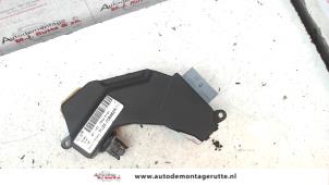 Used Heater resistor Opel Signum (F48) 2.2 direct 16V Price on request offered by Autodemontage M.J. Rutte B.V.