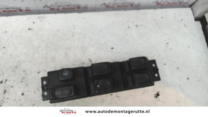 Używane Przelacznik combi okienny Opel Frontera (6B) 3.2 V6 24V Cena na żądanie oferowane przez Autodemontage M.J. Rutte B.V.