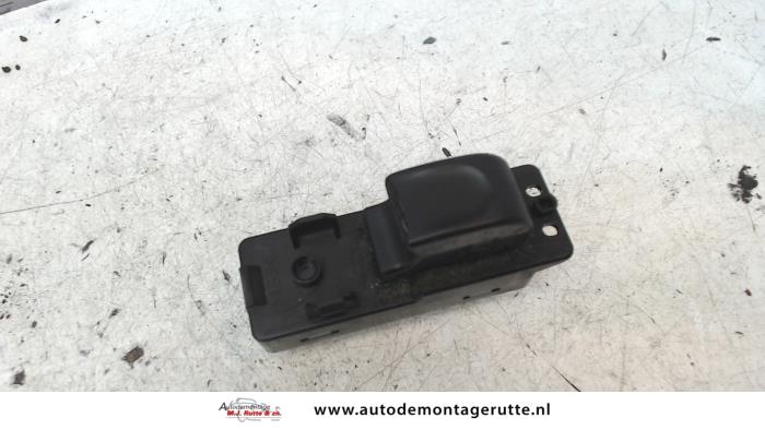 Electric window switch from a Opel Frontera (6B) 3.2 V6 24V 1999