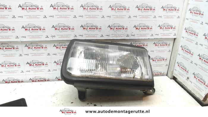 Headlight, left from a Opel Frontera (6B) 3.2 V6 24V 1999