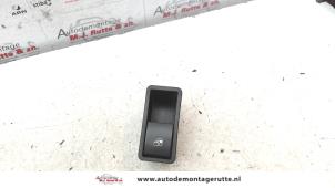 Usados Interruptor de ventanilla eléctrica Opel Astra H (L48) 1.9 CDTi 16V 120 Precio de solicitud ofrecido por Autodemontage M.J. Rutte B.V.