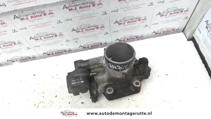 Gebrauchte Drosselklappengehäuse Hyundai Getz 1.1i 12V Preis auf Anfrage angeboten von Autodemontage M.J. Rutte B.V.