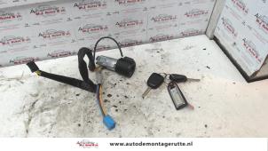 Used Ignition lock + key Citroen Xsara Picasso (CH) 1.8 16V Price on request offered by Autodemontage M.J. Rutte B.V.