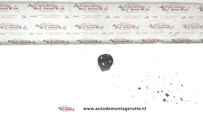 Usados Interruptor combinado de ventanillas Ford Puma 1.4 16V Precio de solicitud ofrecido por Autodemontage M.J. Rutte B.V.