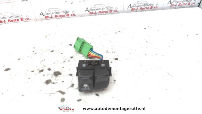 Używane Przelacznik ESP Volvo S40 (MS) 2.0 D 16V Cena na żądanie oferowane przez Autodemontage M.J. Rutte B.V.