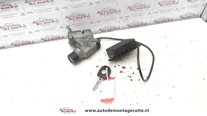 Używane Stacyjka + Kluczyk Volkswagen Lupo (6X1) 1.4 60 Cena na żądanie oferowane przez Autodemontage M.J. Rutte B.V.