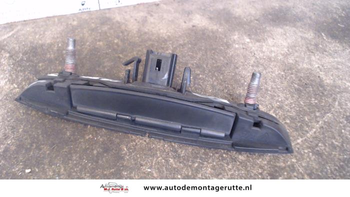 Tailgate switch from a Citroën C4 Berline (LC) 1.6 HDi 16V 110 2005