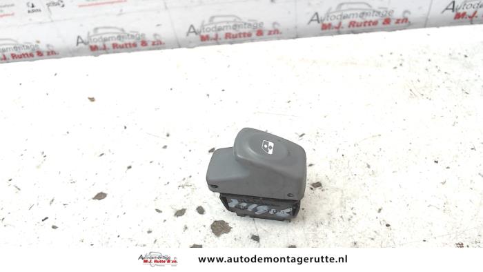 Electric window switch from a Renault Twingo (C06) 1.2 16V 2006