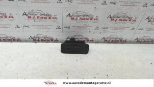 Used Tailgate switch Renault Scénic II (JM) 2.0 16V Price on request offered by Autodemontage M.J. Rutte B.V.